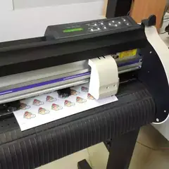 Плоттерная резка фигурных наклеек